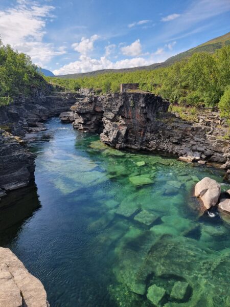En klar jokk längs Kungsleden.